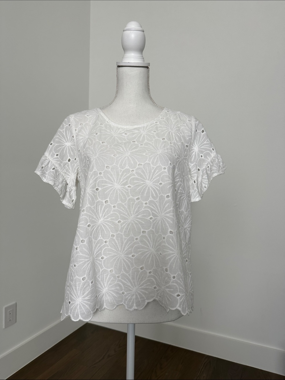 Umgee White Eyelet Floral Short Sleeve Top